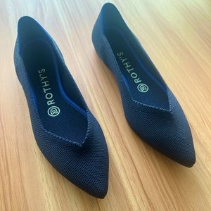 NWOT Rothy’s Navy Pointed Toe Flats